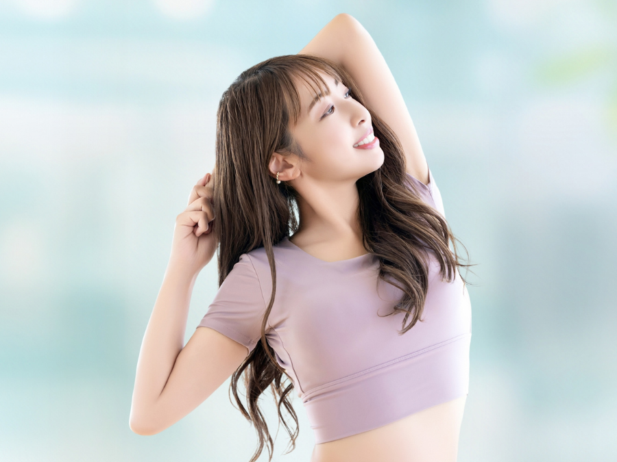 ヨガをしている女性